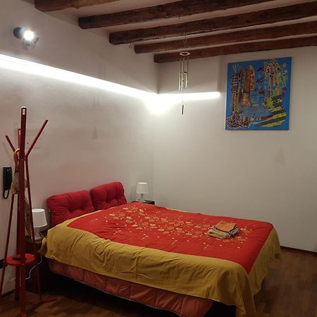 Appartamento Monolocale Sui Tetti Di Bologna - Via Indipendenza Esterno foto