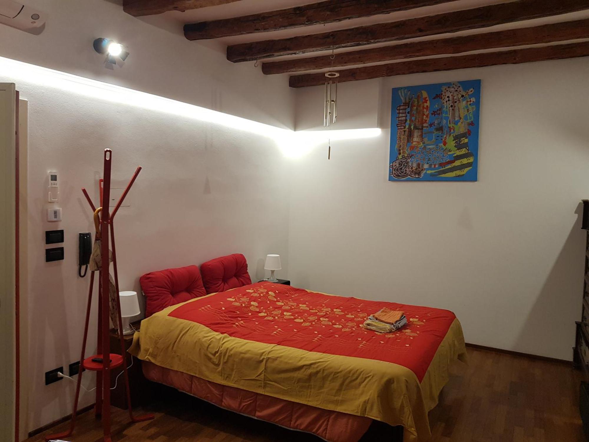 Appartamento Monolocale Sui Tetti Di Bologna - Via Indipendenza Esterno foto