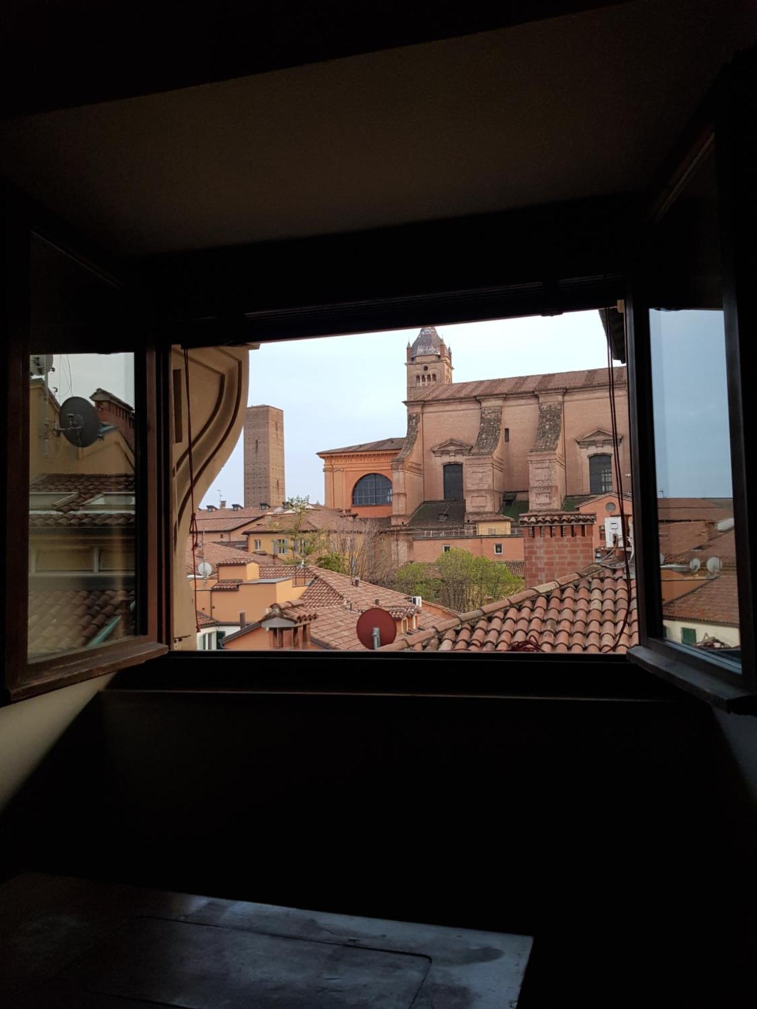 Appartamento Monolocale Sui Tetti Di Bologna - Via Indipendenza Esterno foto