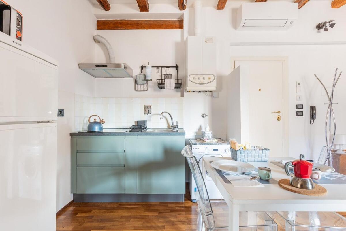 Appartamento Monolocale Sui Tetti Di Bologna - Via Indipendenza Esterno foto