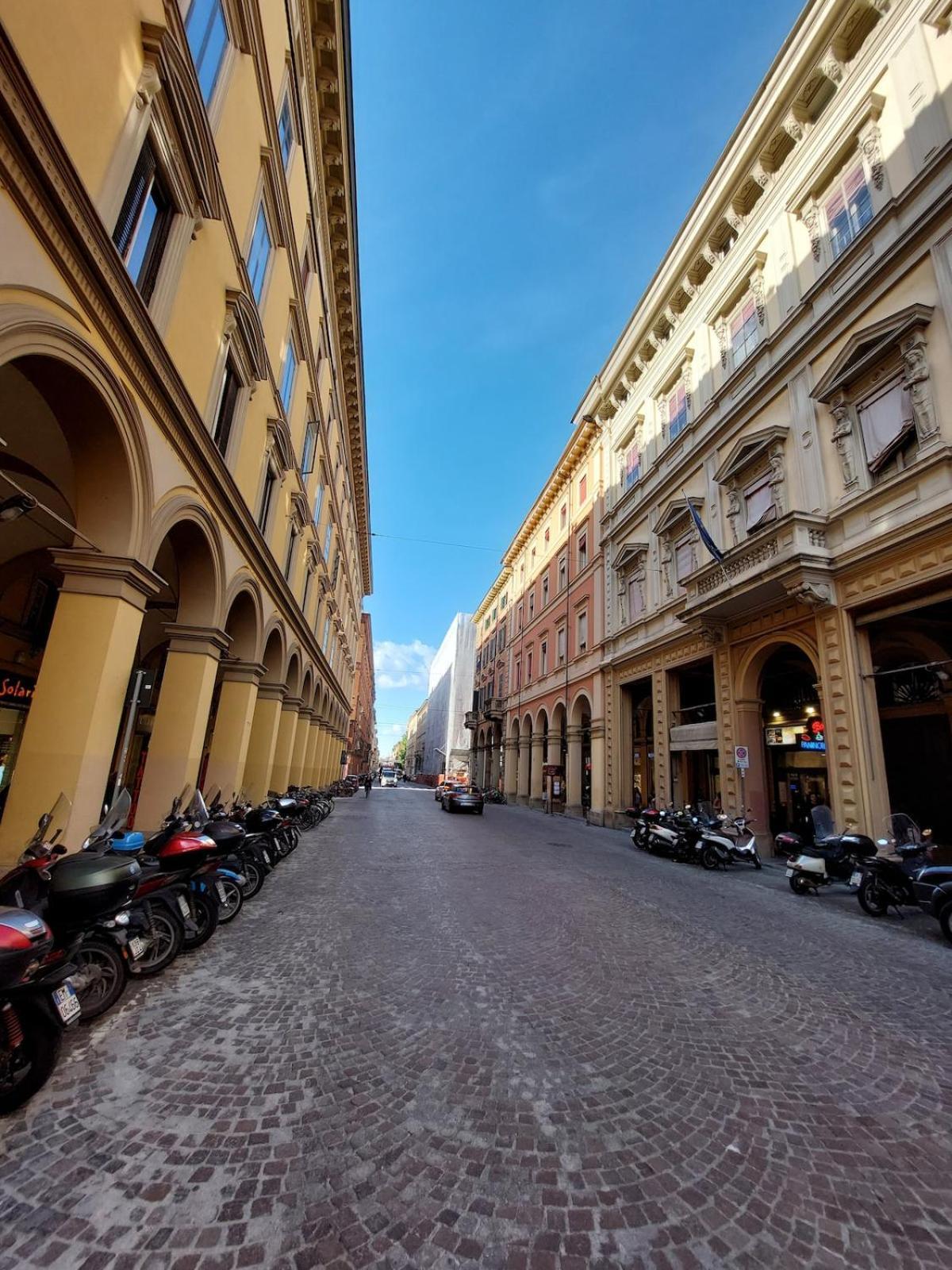 Appartamento Monolocale Sui Tetti Di Bologna - Via Indipendenza Esterno foto