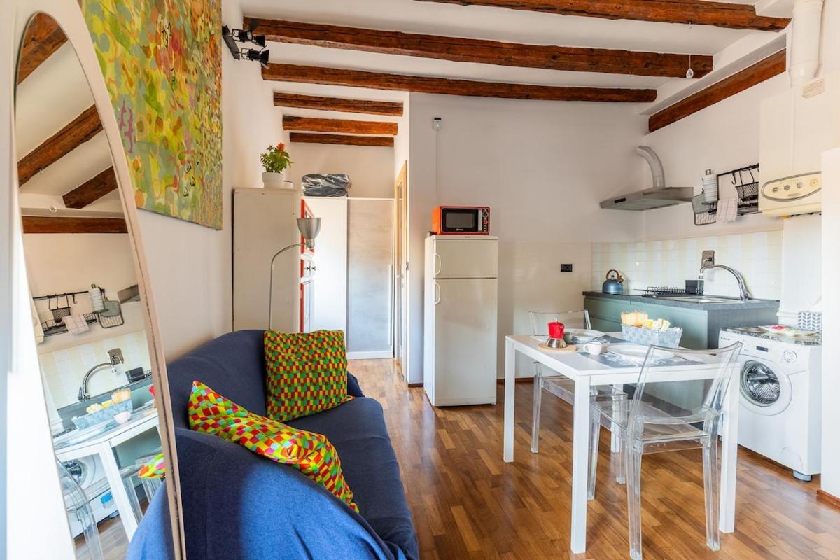 Appartamento Monolocale Sui Tetti Di Bologna - Via Indipendenza Esterno foto