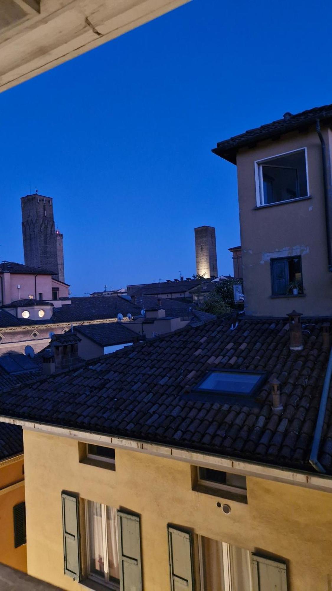 Appartamento Monolocale Sui Tetti Di Bologna - Via Indipendenza Esterno foto
