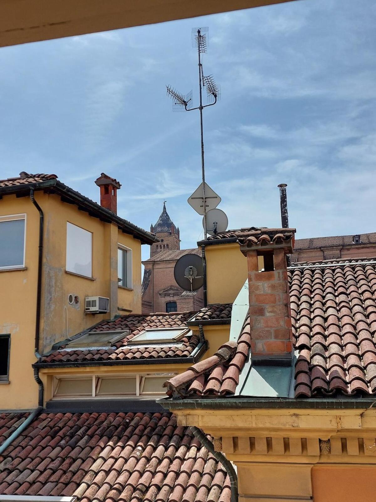 Appartamento Monolocale Sui Tetti Di Bologna - Via Indipendenza Esterno foto