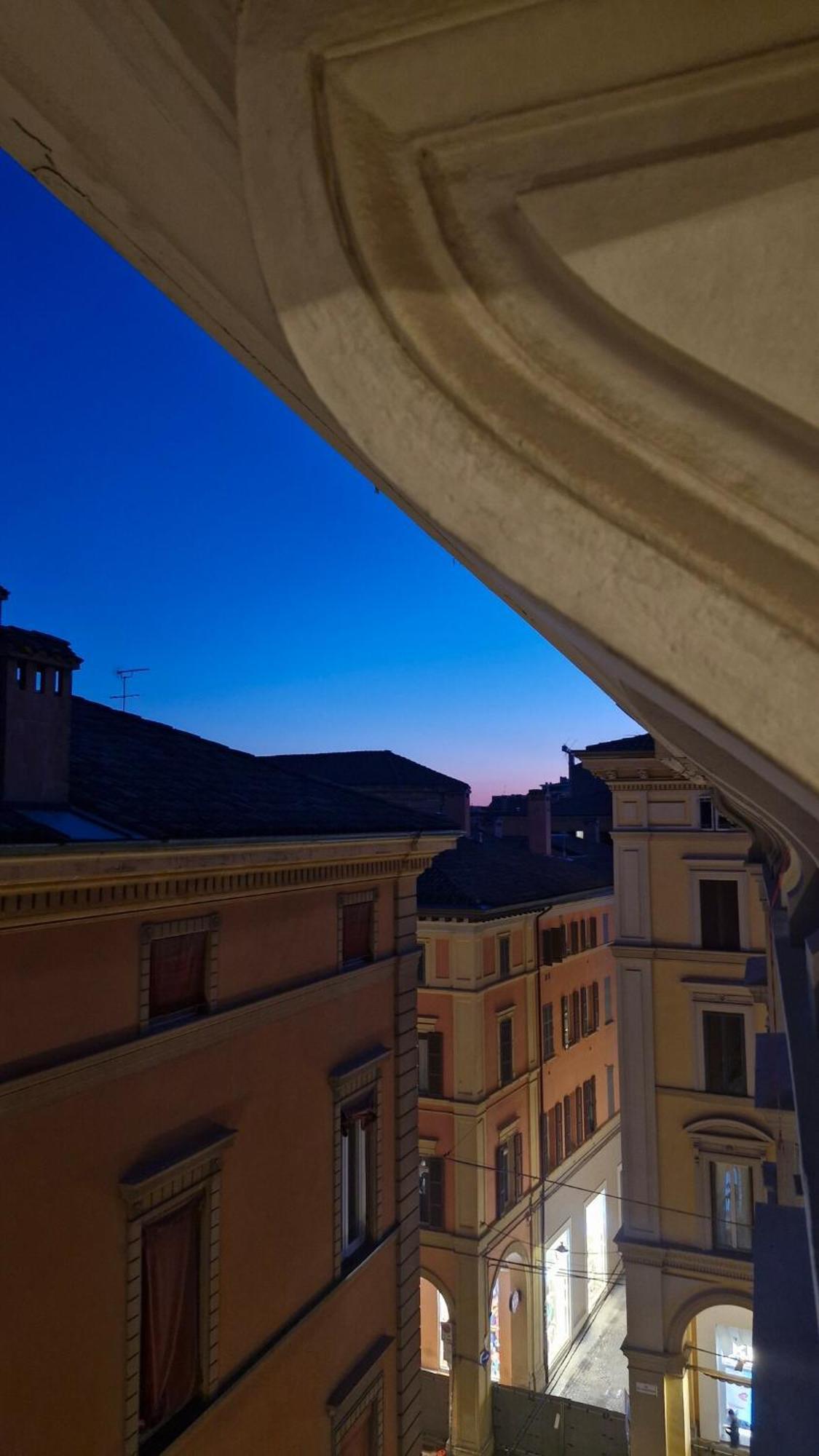 Appartamento Monolocale Sui Tetti Di Bologna - Via Indipendenza Esterno foto